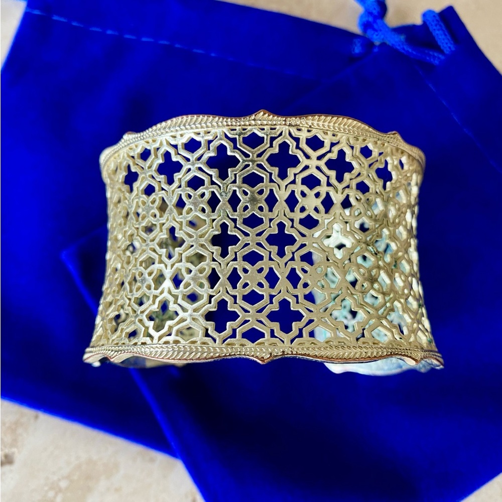 KENDRA SCOTT Candice Statement Cuff Bracelet in Gold